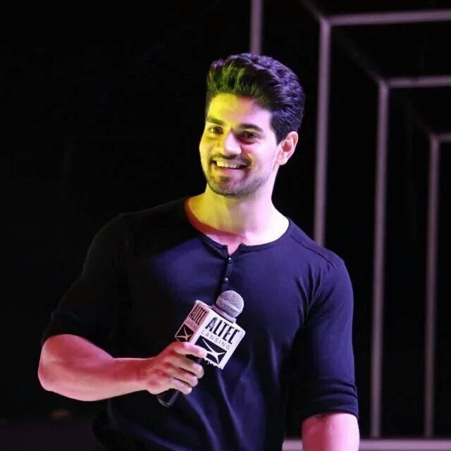 soubhagyadas15's tweet photo. @soorajpancholi9 tym 2 saygd bye to 2 which I hate d mst luv u rplyyy mmmm soooon all d bst fr #Gf wll msh uuuu all😘 https://t.co/Qo0AK0R5Sk