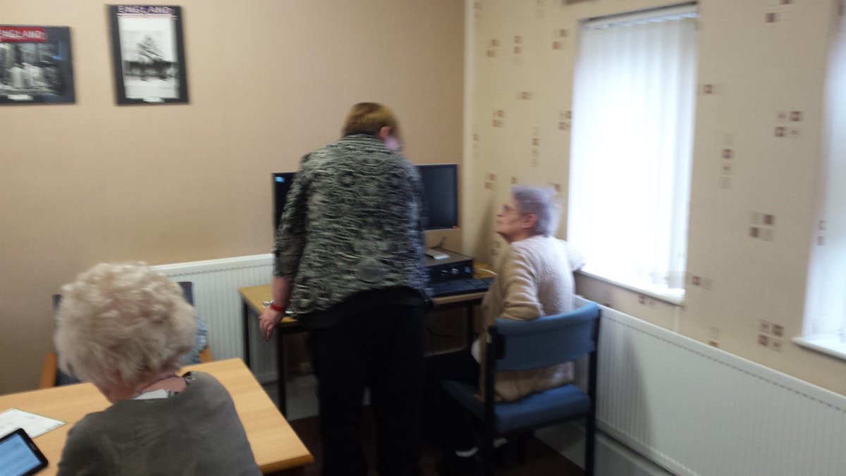DanFCHO1's tweet photo. Digital lessons at Ridhefield this morning, every thursday morning from 9.30am. Never to old to learn new skills. https://t.co/wwgINatUeL