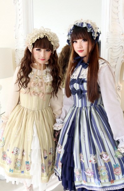 어서티드 티셋 앞프릴 점퍼스커트는 가슴의 리본장식 그리고 풍선한 치마라인이 우아한 디쟈인입니다! 가격210,000원 
lief.co.kr/product/detail…