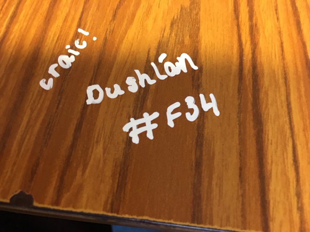 hollyqueen2016's tweet photo. #graffatigaeilge ! #dushlan50 bhí an balla an leadranach https://t.co/qW6IoGt9hD