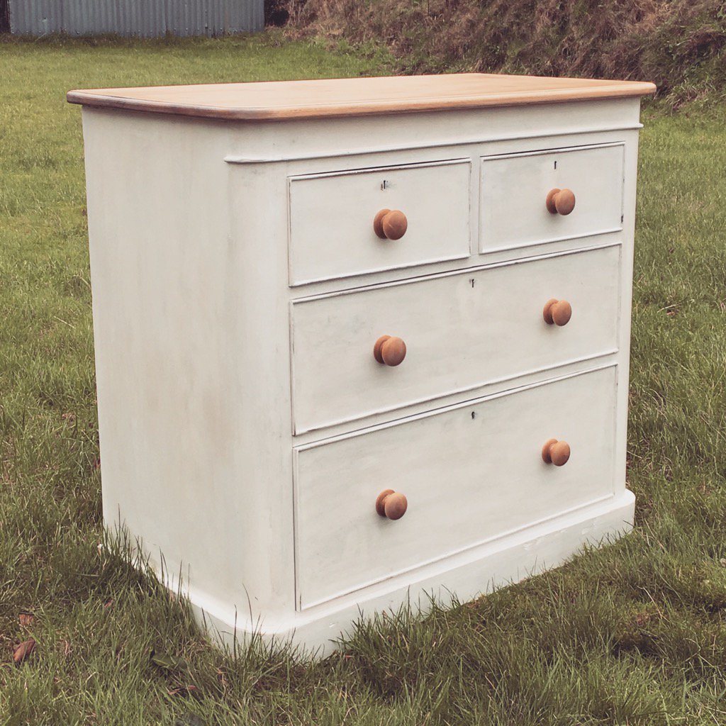 siafins's tweet photo. Bach o ailgylchu😀 wedi safio or tan😳 #dodrefn #shabbychic #siafins #ty https://t.co/XYFBH1Hz2g