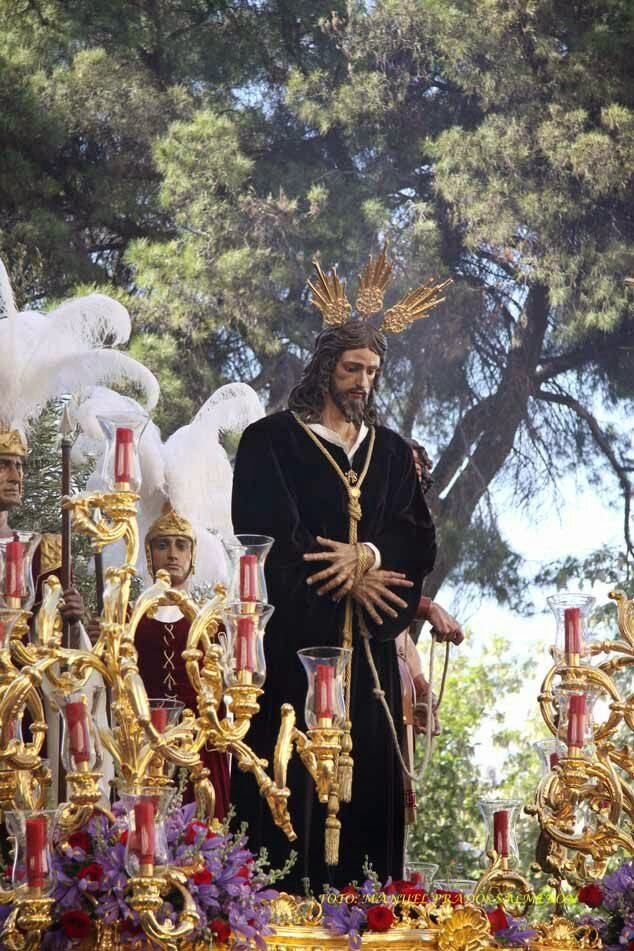 "...y allí espera la multitud como si de una tropa romana se tratase, ejecutores de un Prendimiento consumado".