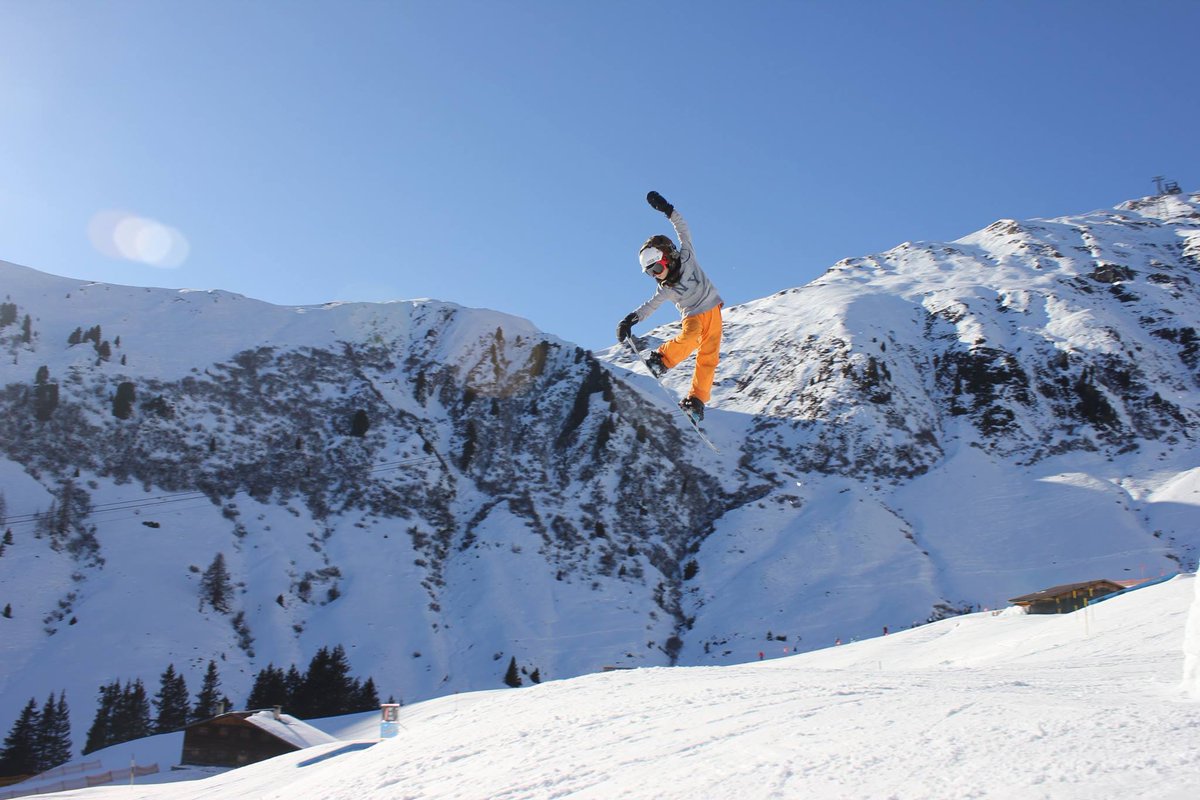 #skisunday Charlie Lane aged 8 hitting the proline Vans Penken Park, Mayrhofner, Austria