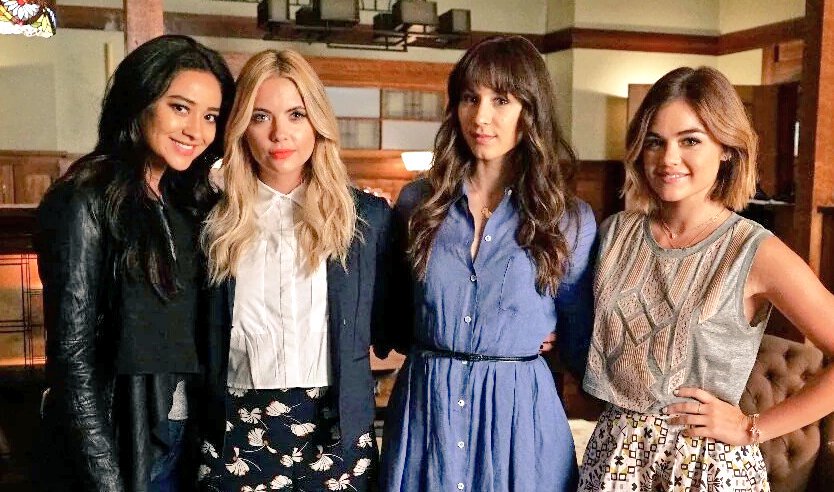 GoldenPLL's tweet photo. #PrettyLittleLiars ❤ We don't want to end this amazing show with the best cast 💕 @PLLTVSeries #weneedPLL #freefrom 🔁 https://t.co/B63mAWasNX