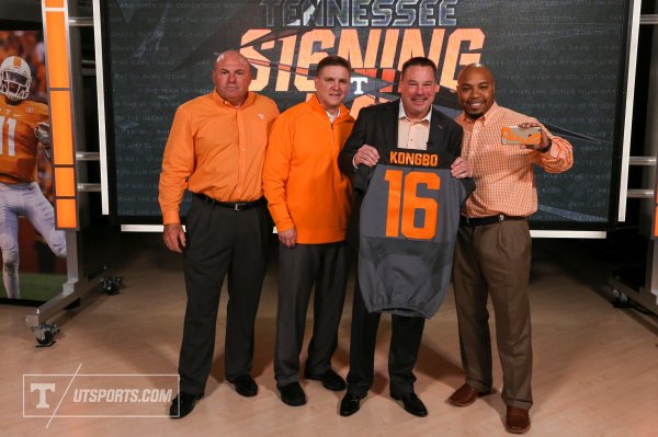 Vol_Football's tweet photo. GALLERY: @Vol_Photos of #TSD16 #Vols Signing Day!
https://t.co/JlLO19iZxd https://t.co/ovvmmORHQb