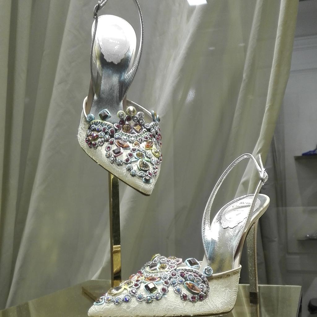 #Shoes for a #princess by #ReneCaovilla, one of the most beloved brands for a #redcarpet. #buyer