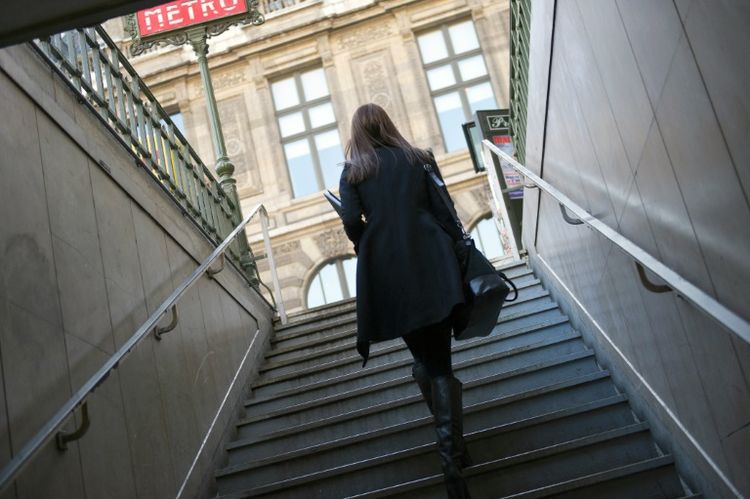 libe's tweet photo. Harcèlement dans les transports : «Les sénateurs ne se sentent pas concernés» https://t.co/G7omrsOMtl https://t.co/oOwEuIa6qg