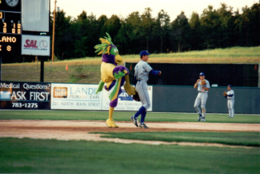 TheBirdZerk's tweet photo. #TBT to BirdZerk! practicing his karate on a baseball player!  #Blackbelt #KarateKid #ShutUpAndDance https://t.co/HfNpt66wbR