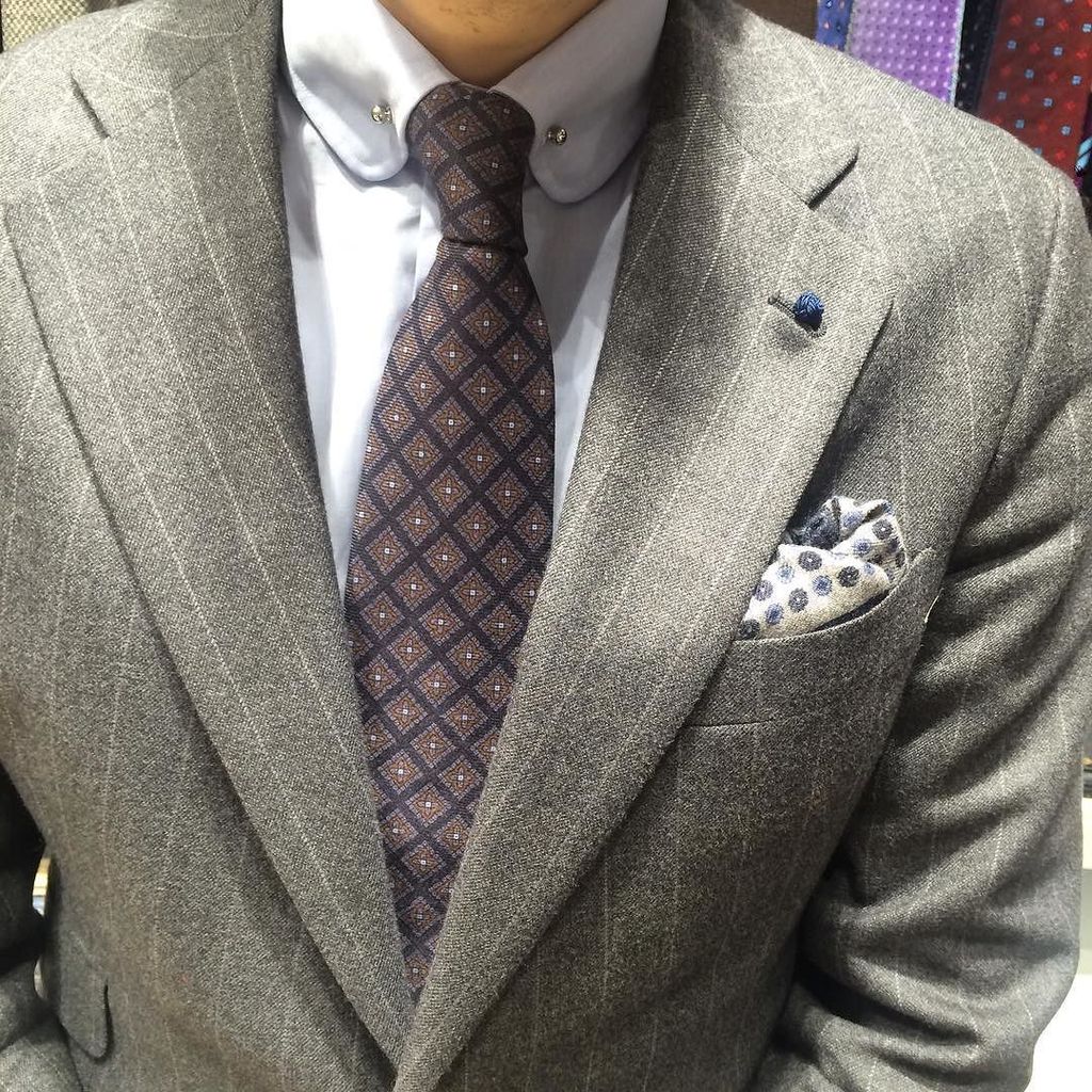 clino_ch's tweet photo. #tie #pincollar #parisiangentleman #howardsparis #pin #wooltie #drapper #bespoketailoring … https://t.co/TiSXYWNnUG https://t.co/QiGsaZyaTR