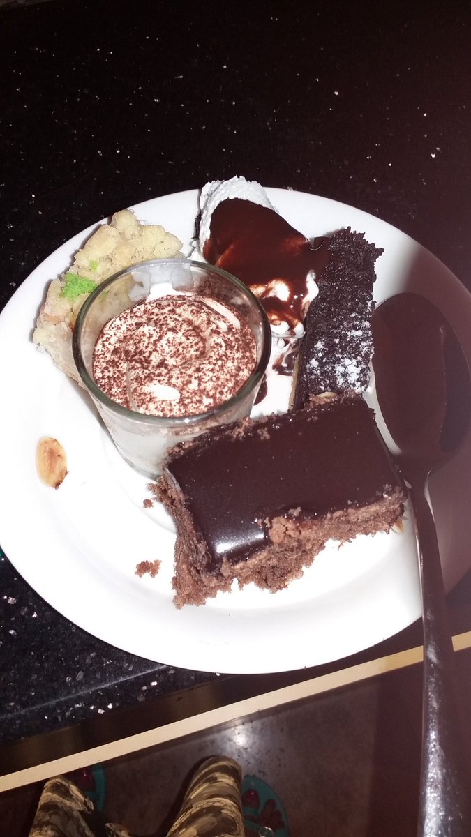 poohh_says's tweet photo. #DesertAttack.. Isss Desert se mere TUMMY ko koi bachaao ππ
π.. #CheatDay πππππππ#GoaDiaries β€β€ https://t.co/O2LYSkTToZ