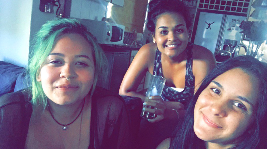 gabyg_sa's tweet image. Roomies selfie #capiteccolorrun