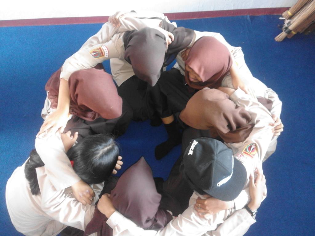nadiawnrr's tweet photo. Gaperlu.pacar.yg.buat.kita.senang.sahabatpun.bisa.membuat.kita.tertawa.lepas. https://t.co/IKAbLWFxWV