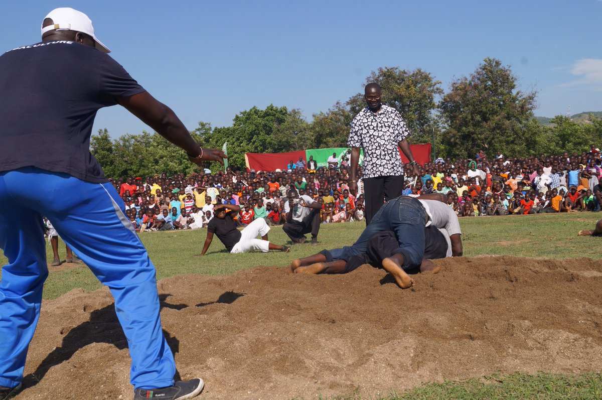 RusingaFestival's tweet photo. #TBT- #RusingaFest2015 Eminyiika - traditional wrestling. #SubaSports #CulturalDiversity https://t.co/cluGfhCtoY