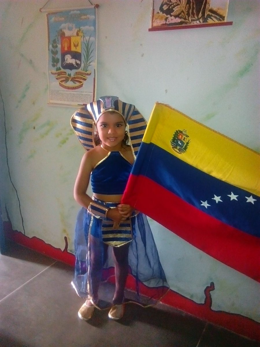 CEILaVictoria's tweet photo. Actividad de carnaval. @vimi3v  @MunicipioSC  @NeylaPosso https://t.co/FpTYb6lWcI