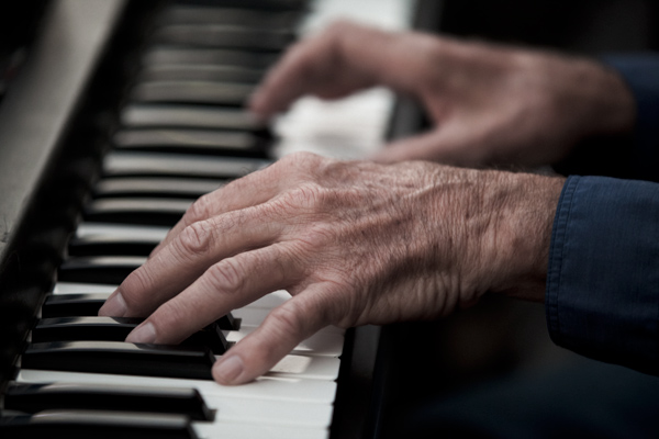 LessonsOnTheWeb's tweet photo. Do you regret quitting? Find out how adults can benefit from taking piano lessons again! https://t.co/8UKq87pVGJ https://t.co/cueBvNFjBV