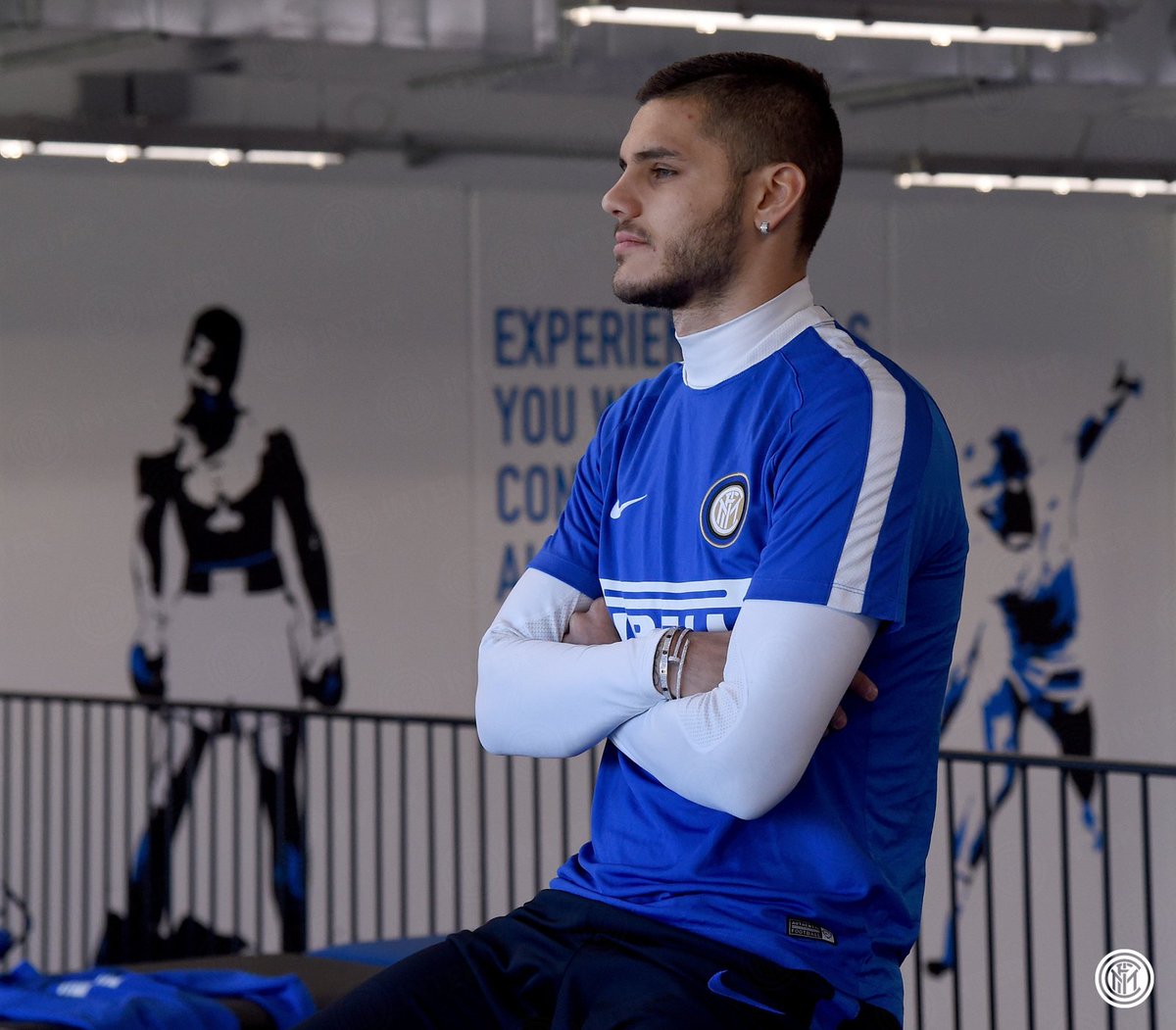 Inter's tweet photo. 📷 Nerazzurri di nuovo al lavoro. Primo allenamento in vista di #VeronaInter: https://t.co/zor3mnPabA #FCIM https://t.co/uuhCHhweBn