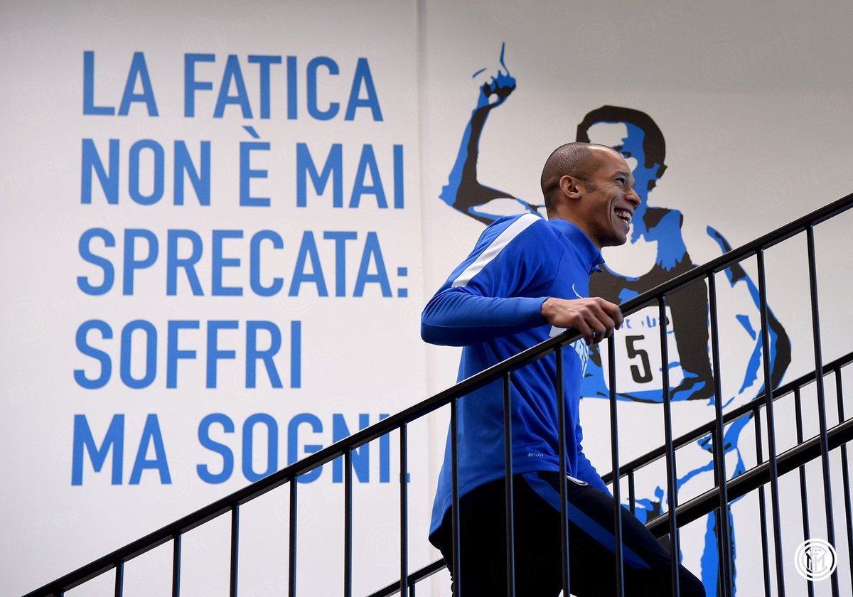 Inter's tweet photo. 📷 Nerazzurri di nuovo al lavoro. Primo allenamento in vista di #VeronaInter: https://t.co/zor3mnPabA #FCIM https://t.co/uuhCHhweBn