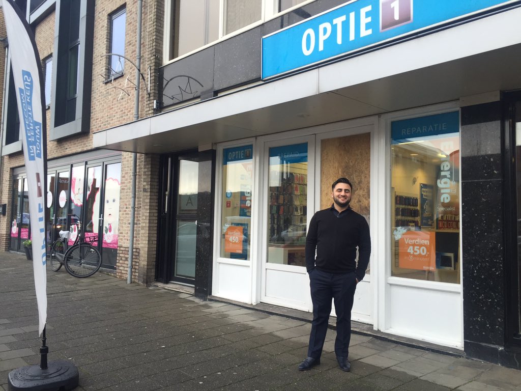 Eigenaar Shafiq is er ziek van. Temeer omdat er vannacht wéér werd ingebroken, nu bij een filiaal in Steenwijk. #Urk