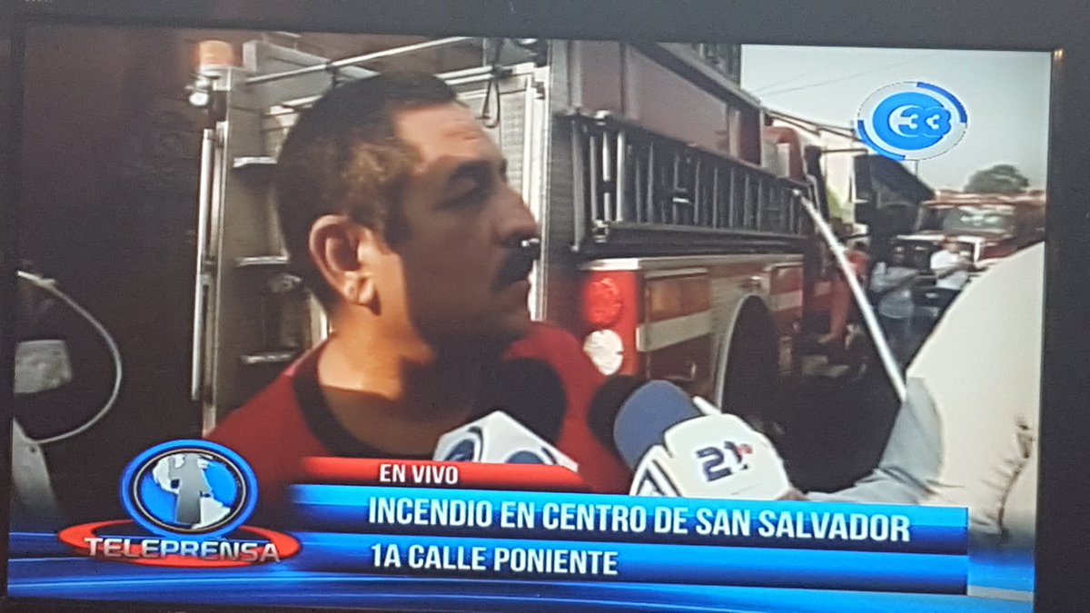armandogodoy's tweet photo. "Reportamos pérdidas de hasta $40 mil" dice el dueño de uno de los negocios afectados. @Teleprensa33 EN VIVO. https://t.co/AtdsxdfNZ8