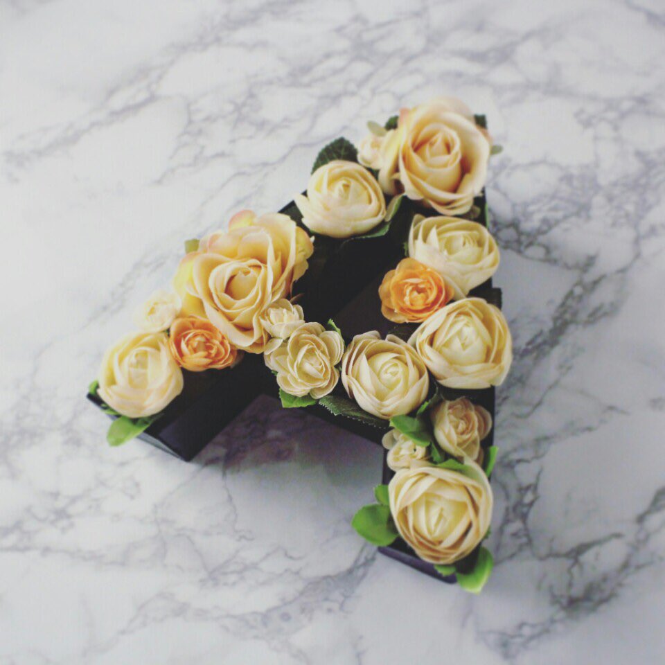 _blushandbloom's tweet photo. Our #flower A-to-Z. It takes ages to finish a letter but it's all worth it when you see the happy #bride. #블러쉬앤블룸 https://t.co/HGnC3hG6VM