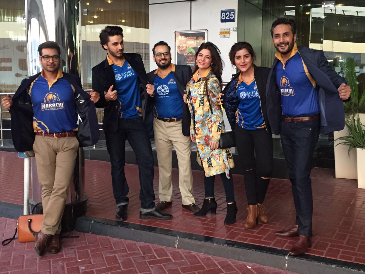 KarachiKingsARY's tweet photo. Showbiz Stars On Their Way To Dubai Cricket Stadium For Opening Ceremony #KarachiKings #DilonKeBadshah #HBLPSL https://t.co/nupFsGCaHG