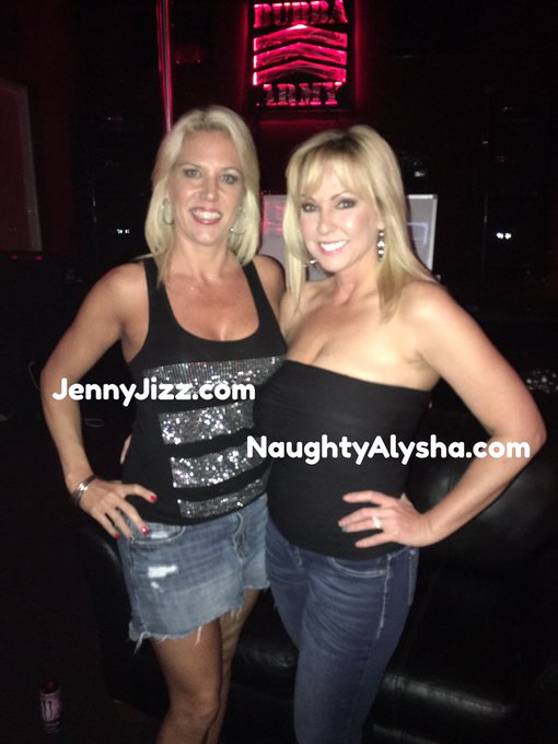 Gonna do a few mins on the FM show then do the Radio IO uncensored show. Listen live on https://t.co/uALRiTTe9B