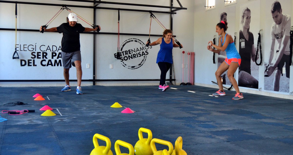 AguaPlena's tweet photo. Vení a #AguaPlena y divertite entrenando en el circuito de #ActiveFuncinal #EntrenamientoFuncional https://t.co/5Rfwz6SM2f