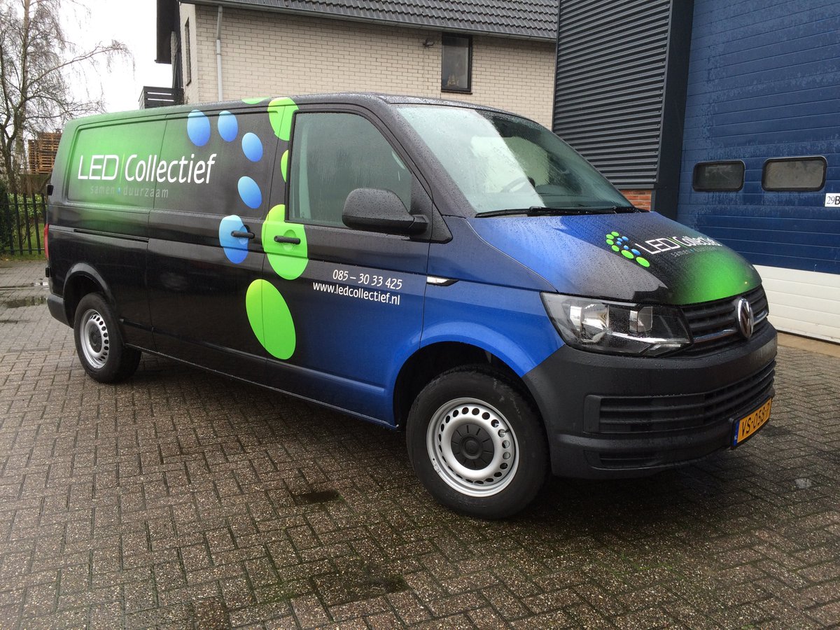 MarnixSign's tweet photo. ''Moet erg opvallend zijn...'' @LEDCollectief #Carwrap #3M #fullcolour #belettering #opvallende #reclame https://t.co/Jd5M8qjugN