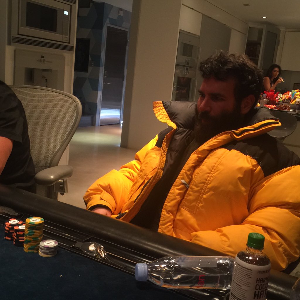 AlDeCarolis's tweet photo. Dan the man playing poker in Eskimo gear! @9021PHO @Jtillathekilla2 @DanBilzerian @chamath @TexDolly https://t.co/lUviZ4v9zf