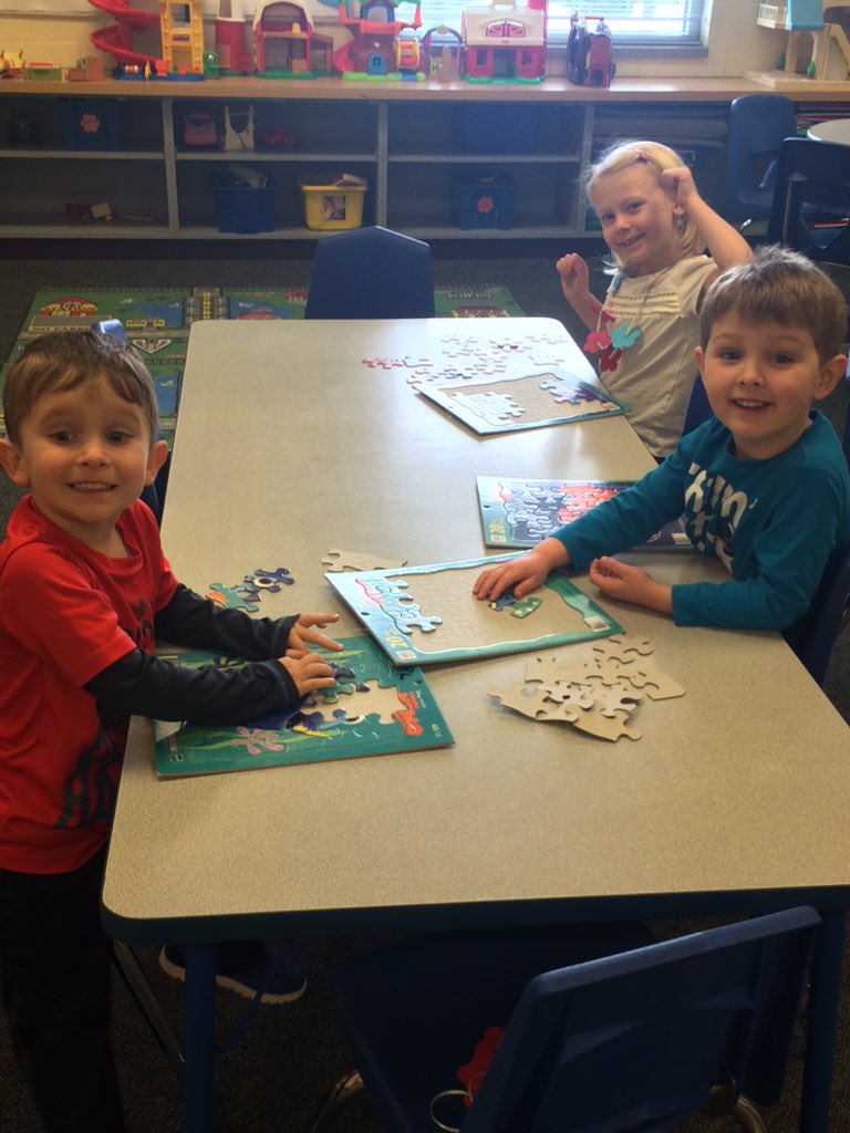 KMProjectKids's tweet photo. Hawaiian Leis and Finding Nemo Puzzles complete our morning! 🌺🐠🦀 #PrePk https://t.co/zuBNwKrT5t