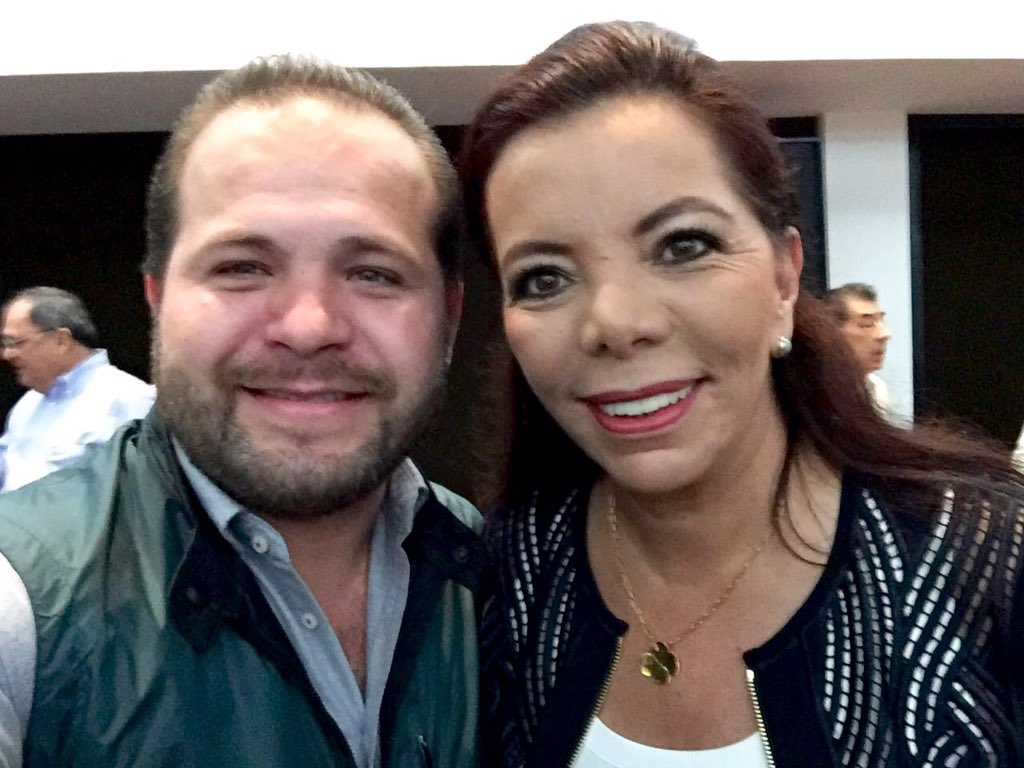 rovirosa_torres's tweet photo. Estamos listos #VamosConLiliana saludando a nuestra secretaria @CarolinaMonroy_ previo al registro ante el IEPCT https://t.co/bpb4OTfren