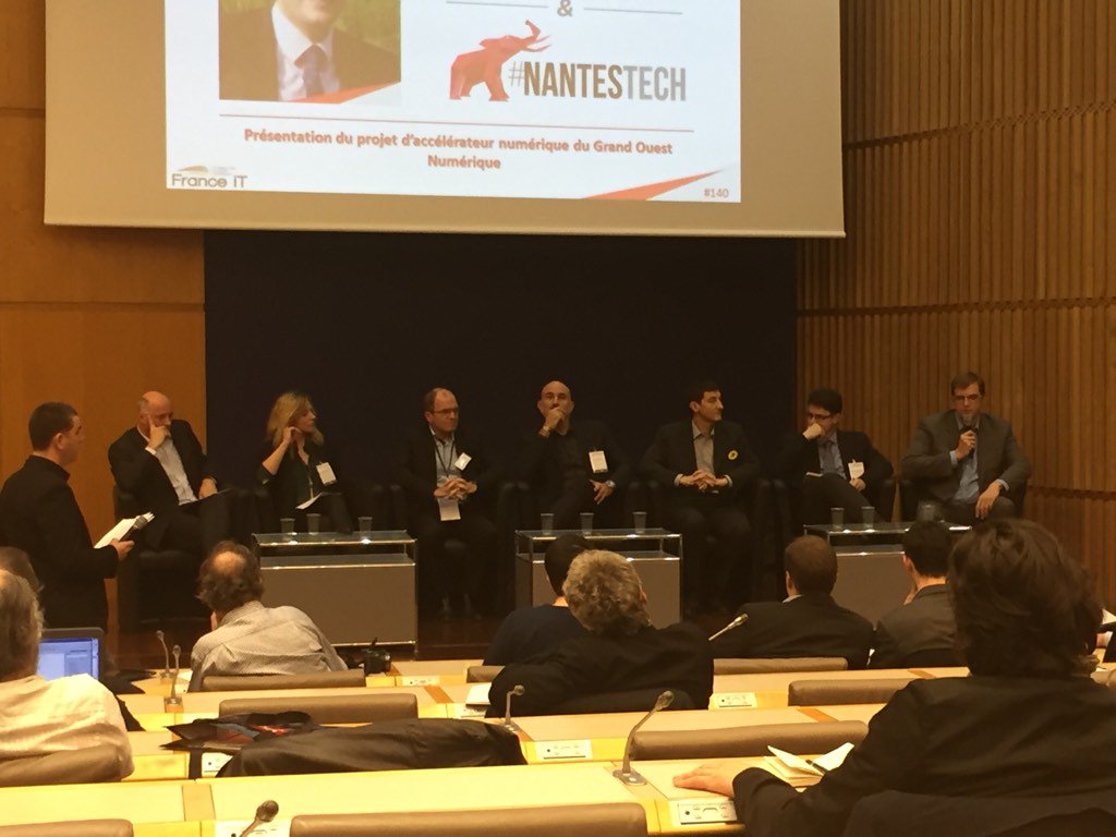 FCNumerique's tweet photo. Dernière table ronde des rencontres des #clusters du #numerique. Toutes les régions sont représentées aujourd'hui ! https://t.co/cG3TdfYdYr