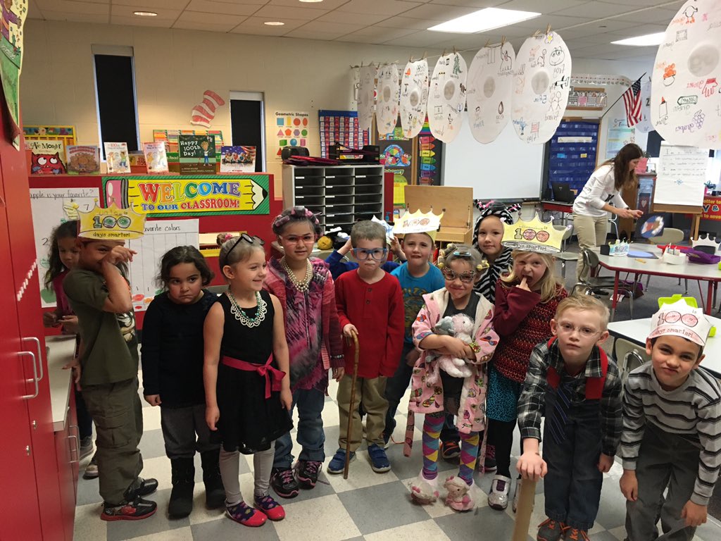 StephenDuff5's tweet photo. 100th Day of School!  Our 100 chart is full of ten frames!!  #100thdayofschool https://t.co/qm9mtPzllB