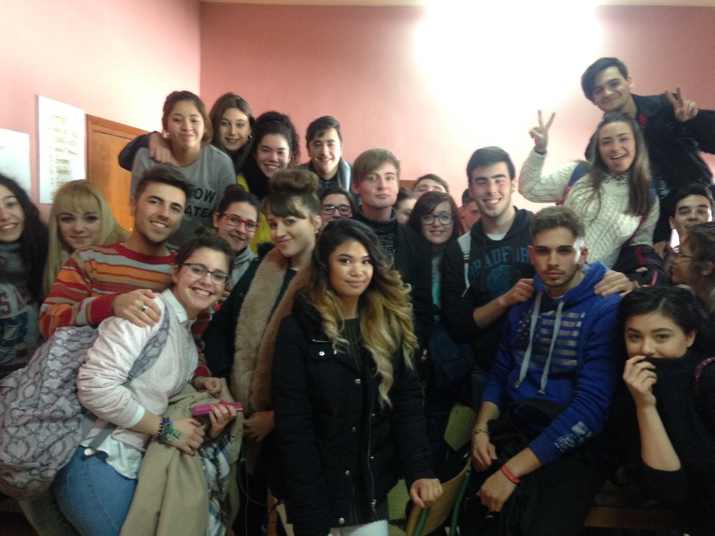 Mystro97's tweet image. Convos with Spanish kidssss ✨🙌