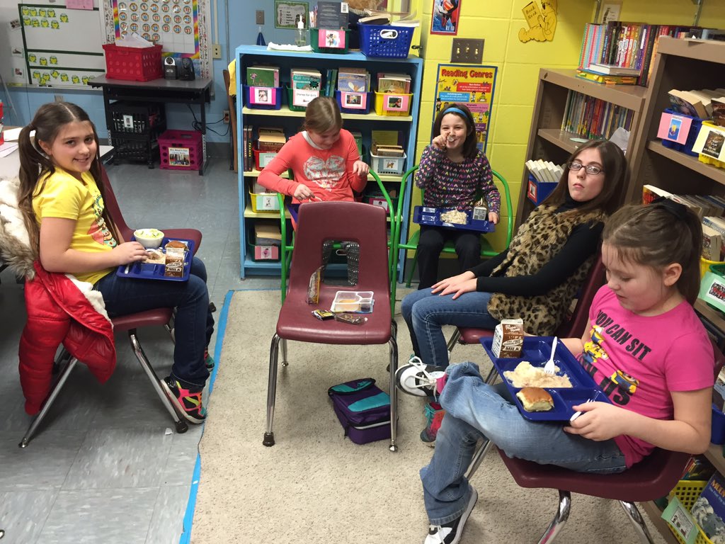 sharonpmeyer's tweet photo. Our first Fourth Grade lunch bunch a success!! #mcelemkindness @McIntireElem @missallyngibbs @AliWhite01 https://t.co/jSPl4Aq3yf