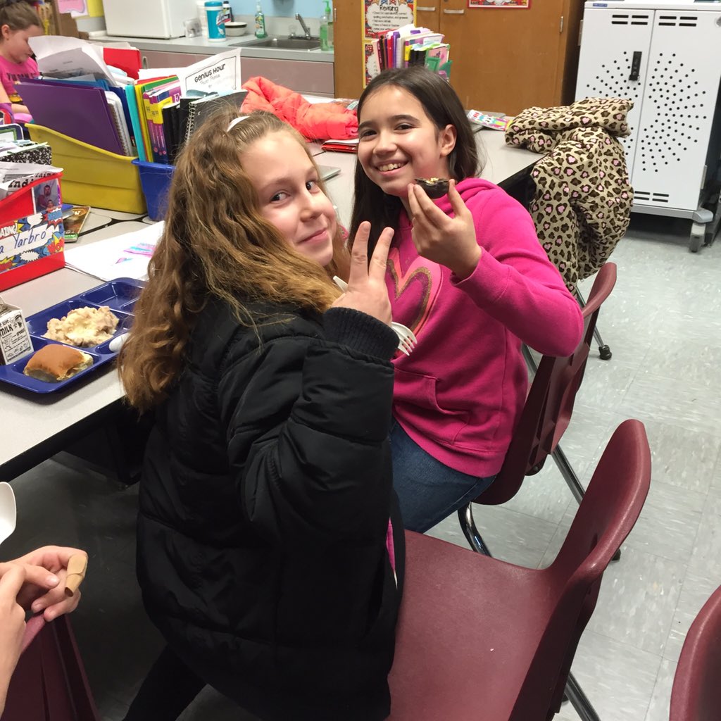 sharonpmeyer's tweet photo. Our first Fourth Grade lunch bunch a success!! #mcelemkindness @McIntireElem @missallyngibbs @AliWhite01 https://t.co/jSPl4Aq3yf