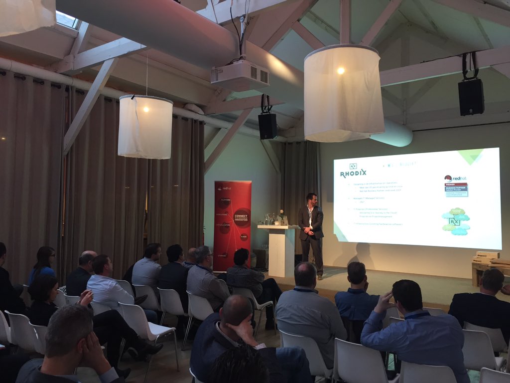 Luperman's tweet photo. Dit keer met Dupaco's Red Hat partner update op bekende locatie. https://t.co/0fQMvb9uy5