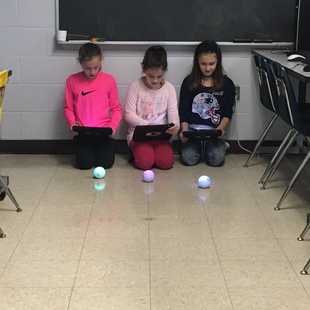FWymanTech's tweet photo. Using Sphero as a programming tool. #bpschat #coding https://t.co/r7VMAF7han