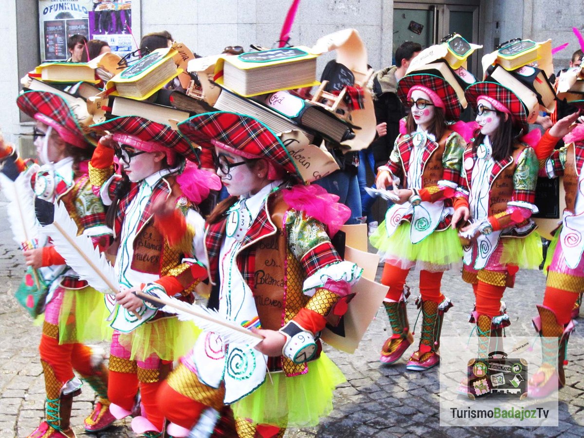 #FotodelDia #COMBA2016 <a href="/aytodebadajoz/">Ayuntamiento Badajoz</a> <a href="/TurismoBadajoz/">Turismo Badajoz</a> <a href="/YoNoSalgo/">Murga Yo No Salgo</a> <a href="/MurgaLasLadies/">Murga femenina bdjz</a> <a href="/LasPolichinelas/">MurgaLasPolichinelas</a> <a href="/falcap/">FALCAP</a> #Badajoz