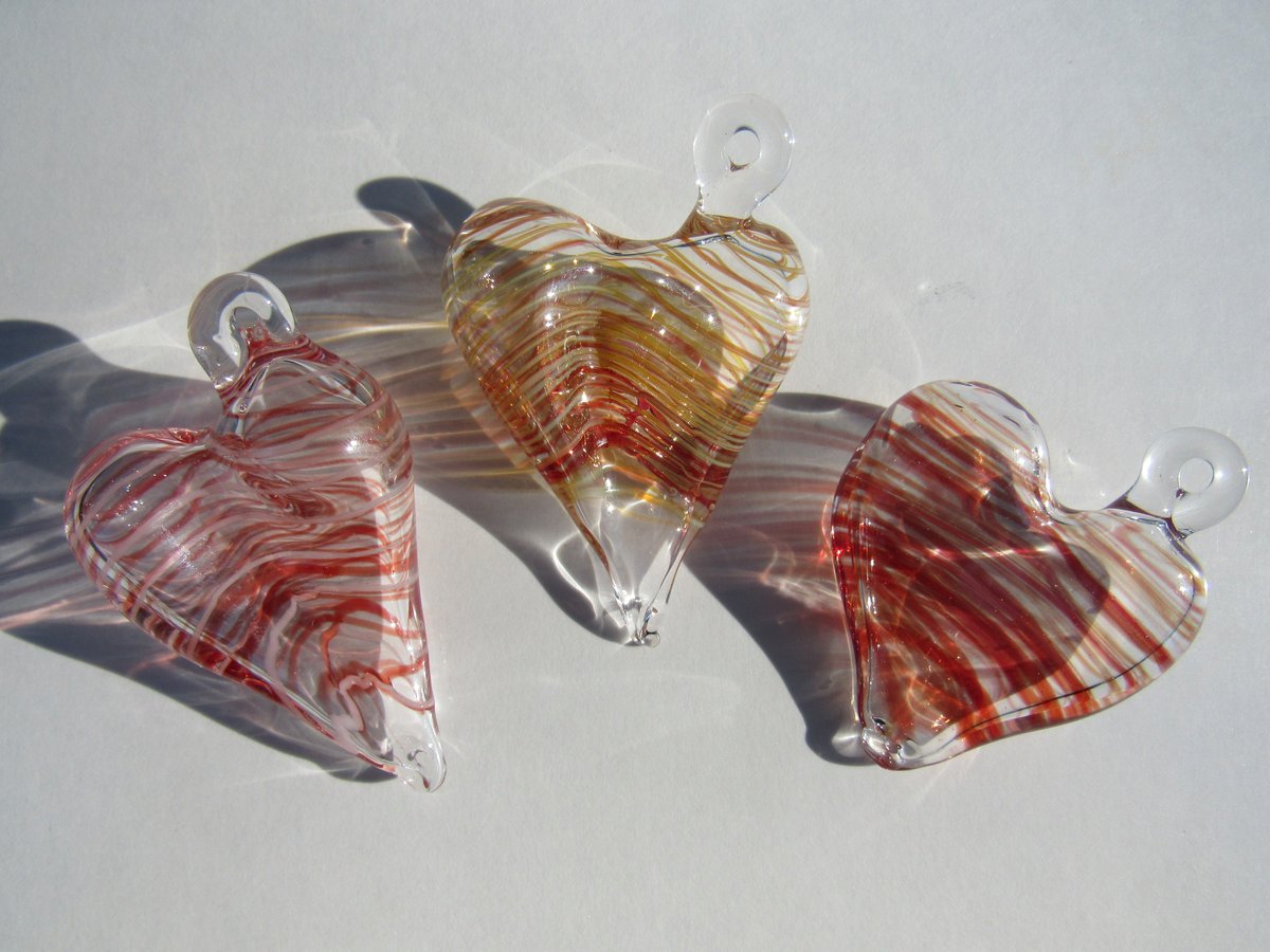 jessmc454's tweet photo. https://t.co/rQvnlYcYk5
#valentinesgifts #handmade #glass #etsylampwork #etsyshop #glassporn #glassart #friendsday https://t.co/1qBsi8K7KG