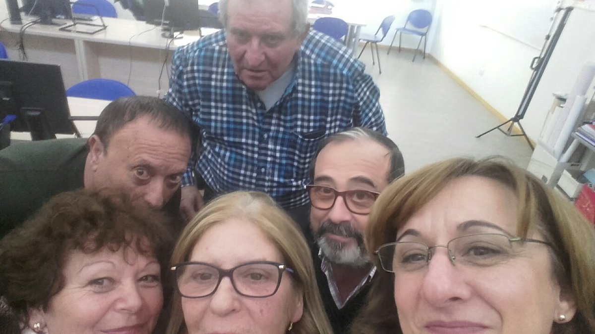 epapedrola's tweet photo. Dia especial de #jueveslardero en #adultospedrola comiendo entornaos hechos por @lourleon55 Riquísimos https://t.co/PEXe9YVXrR