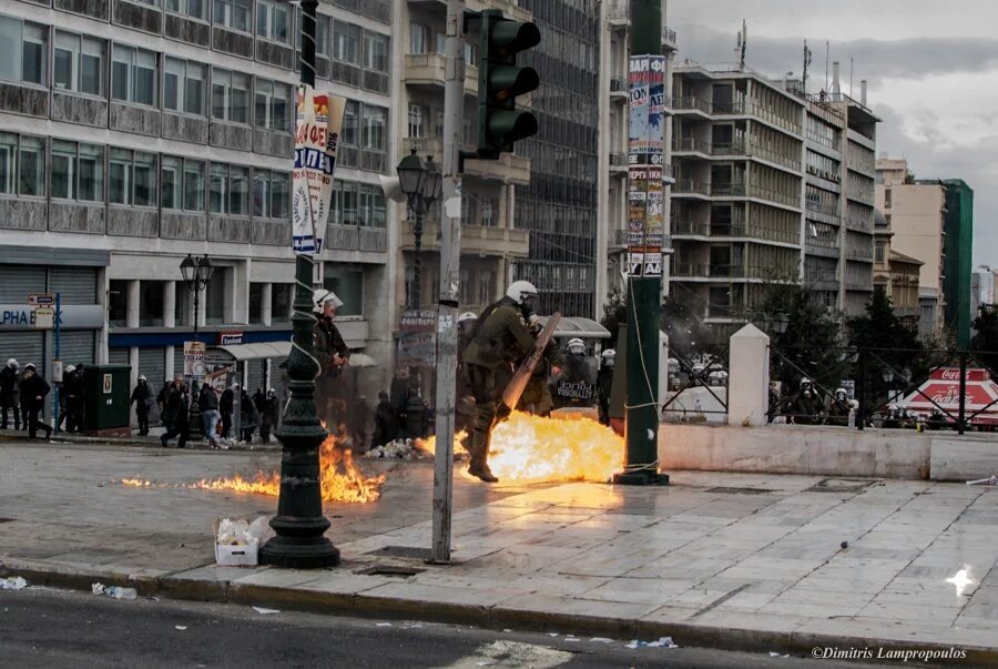 Antifaschist_H's tweet photo. #Generalstreik und #Riots in #Athen
#4febgr
Fotos via @LampDim https://t.co/HoDBaF8mfh