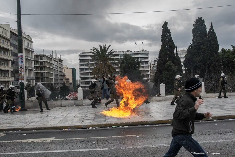 Antifaschist_H's tweet photo. #Generalstreik und #Riots in #Athen
#4febgr
Fotos via @LampDim https://t.co/HoDBaF8mfh