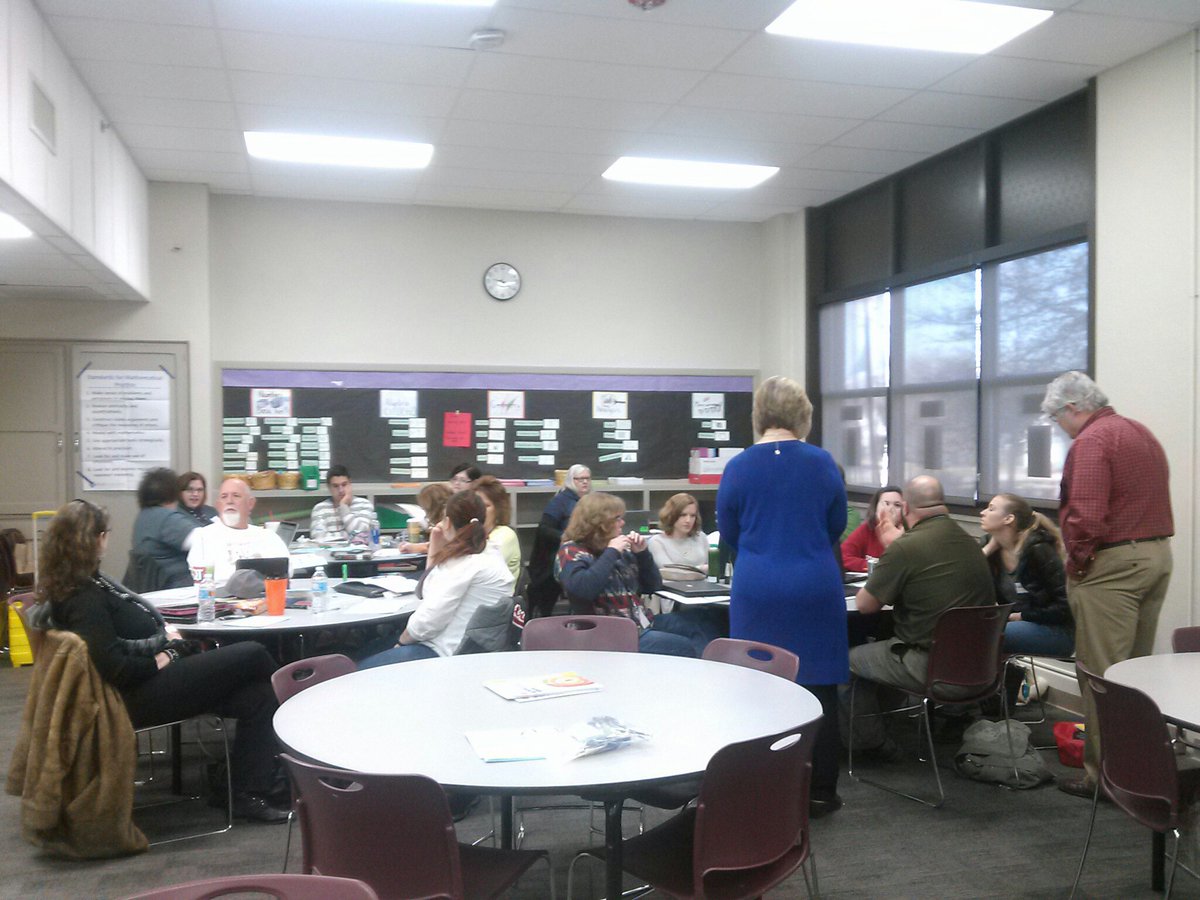 TPSProLearning's tweet photo. Math Teachers participate in Math Design Collaborative training #iPDTulsa #MathSolutions  #SuccessTPS https://t.co/hIR3s7iLJ5