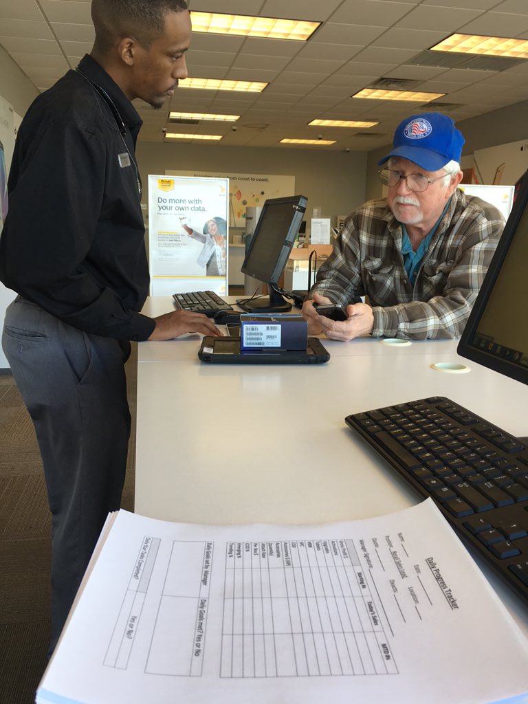 SprintCWCove's tweet image. We're out here building our SPS with quality customer service #SprintCWCove #SprintEmployee #210Constitution