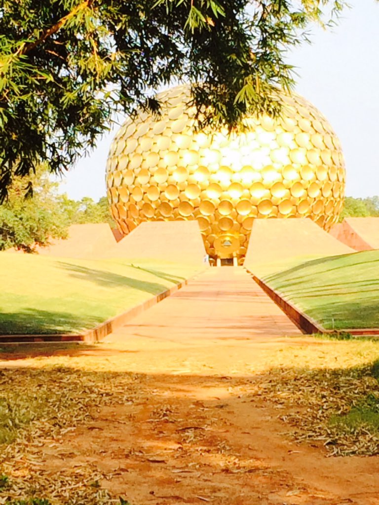 AnjaLoetscher's tweet photo. PURPLEconexion was at stunning #Matrimandir with their first course https://t.co/jT5BhZVVmF