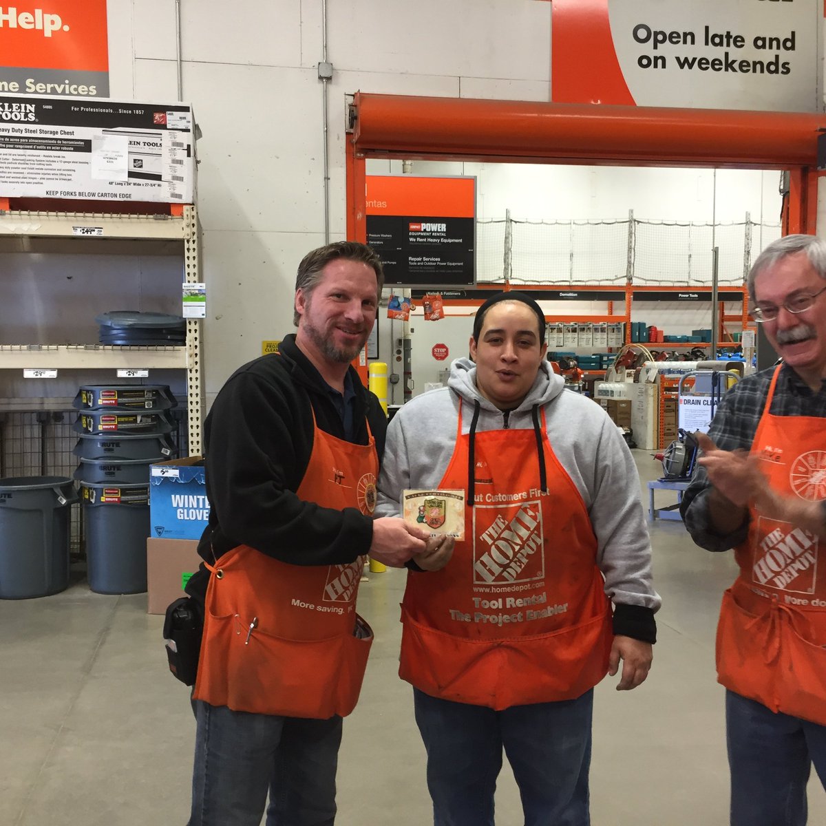 HomeDepot4287's tweet photo. @KJChamberland @horibin Congrats to Angelique, Tool Rental for her Double Gold. SM P.J. presents Homer Badge! https://t.co/yS5rcOgnsy