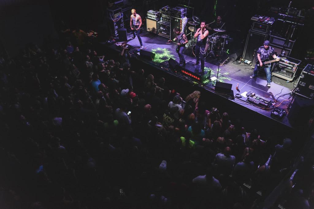 SignalTheRev's tweet photo. Throwing down sharing the stage with Theory of a Deadman! #str #2016 #theoryofadeadman #signaltherevolution https://t.co/zszNsbS3MY