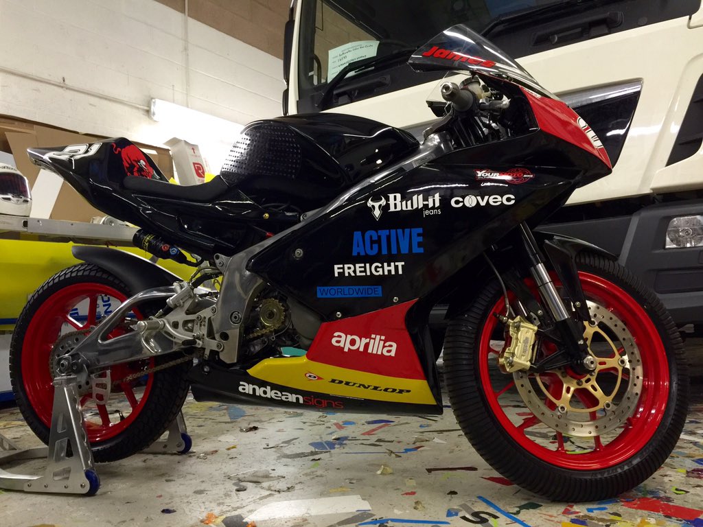AndeanSigns's tweet photo. The finished design #Aprilia #RS125 #bikegraphics for @Active_Freight https://t.co/iCUFbZIPrq