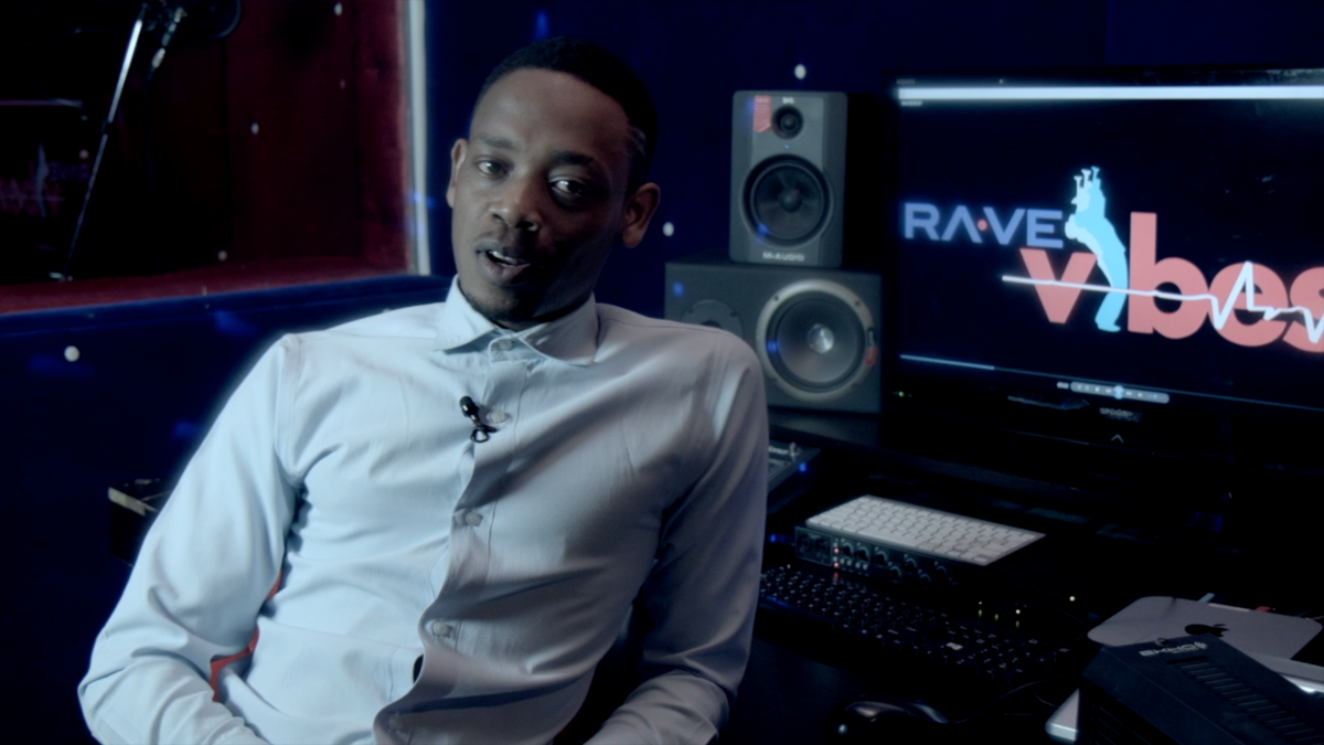 ravetvchannel's tweet image. @QuePeller lists his top 5 Videos on #RaveVibes. Today 9:30 pm on @RAVETVCHANNEL with @chima_randss 
@ShinaPeller